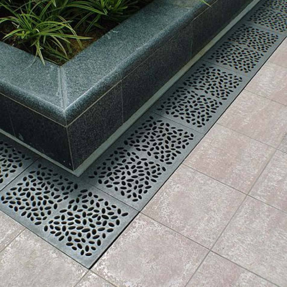 Black Oval Leaf Pattern Decorative Metal Drain Jali